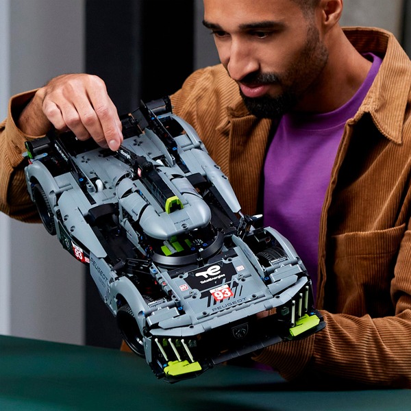 LEGO Technic 42156 PEUGEOT 9X8 24H Le Mans Hybrid Hypercar – 42156 - Image 7