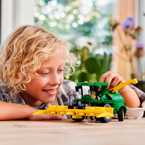 LEGO Technic 42168 John Deere 9700 Forage Harvester – 42168 - Image 7