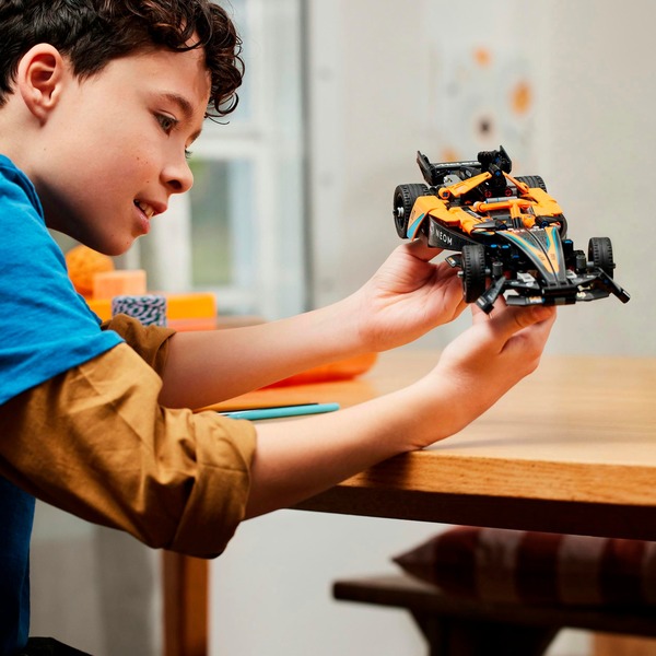 LEGO 42169 Technic NEOM McLaren Formula E Závodní auto – 42169 - Image 2