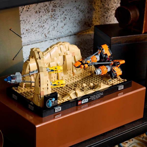 LEGO Star Wars 75380 Závody kluzáků v Mos Espa – diorama – 75380 - Image 4